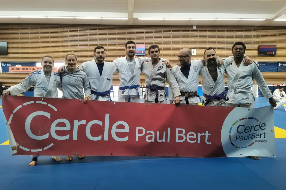 membres du cercle paul bert JJB sur un tatami